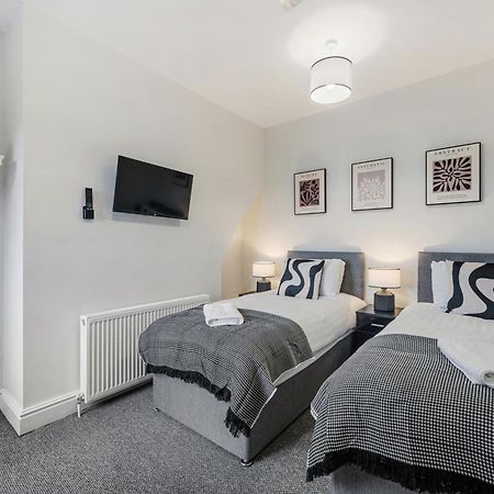 Air Host & Stay - Anfield Cosy Stays, Sleeps 14 Liverpool Luaran gambar