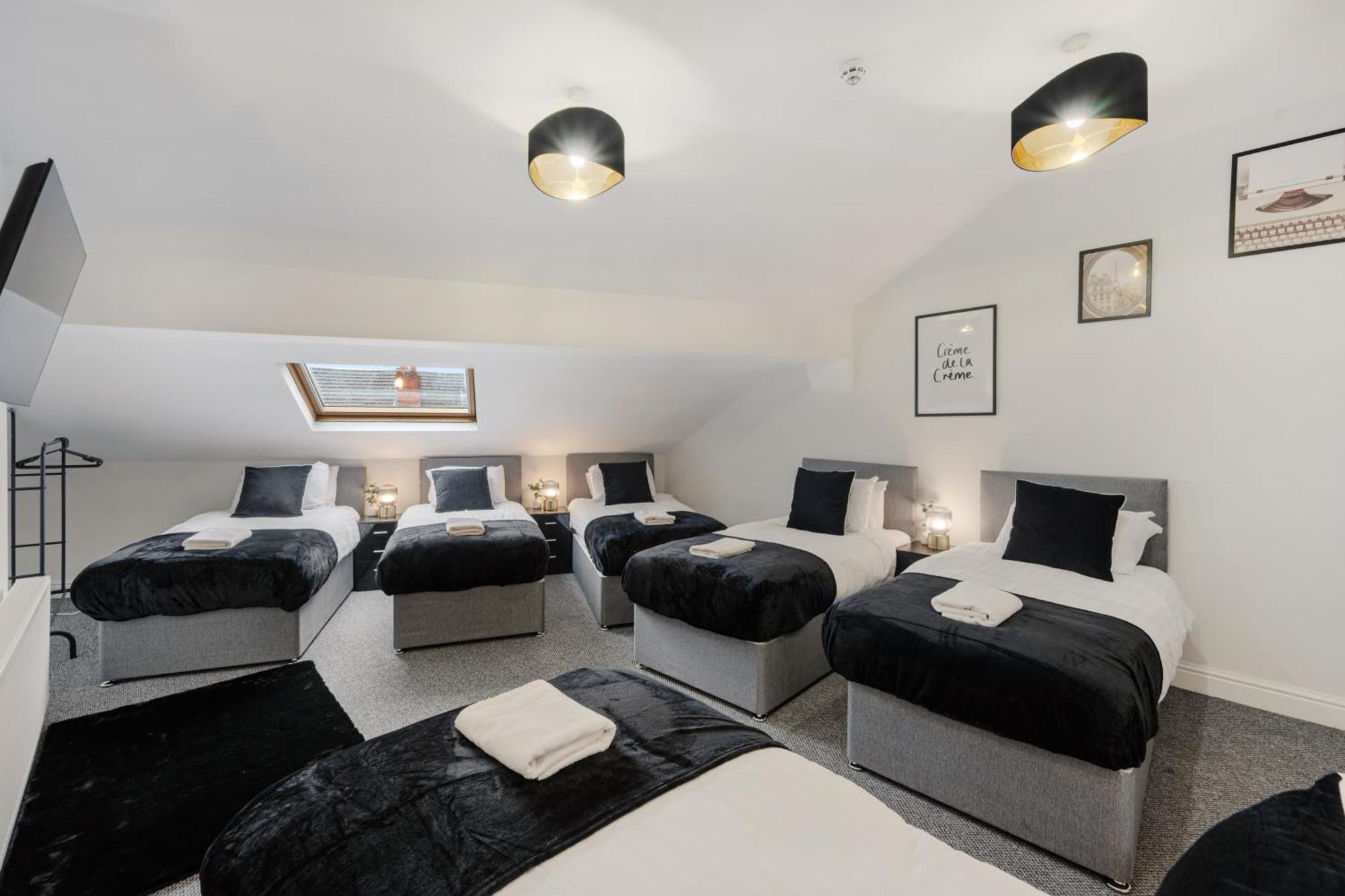 Air Host & Stay - Anfield Cosy Stays, Sleeps 14 Liverpool Luaran gambar