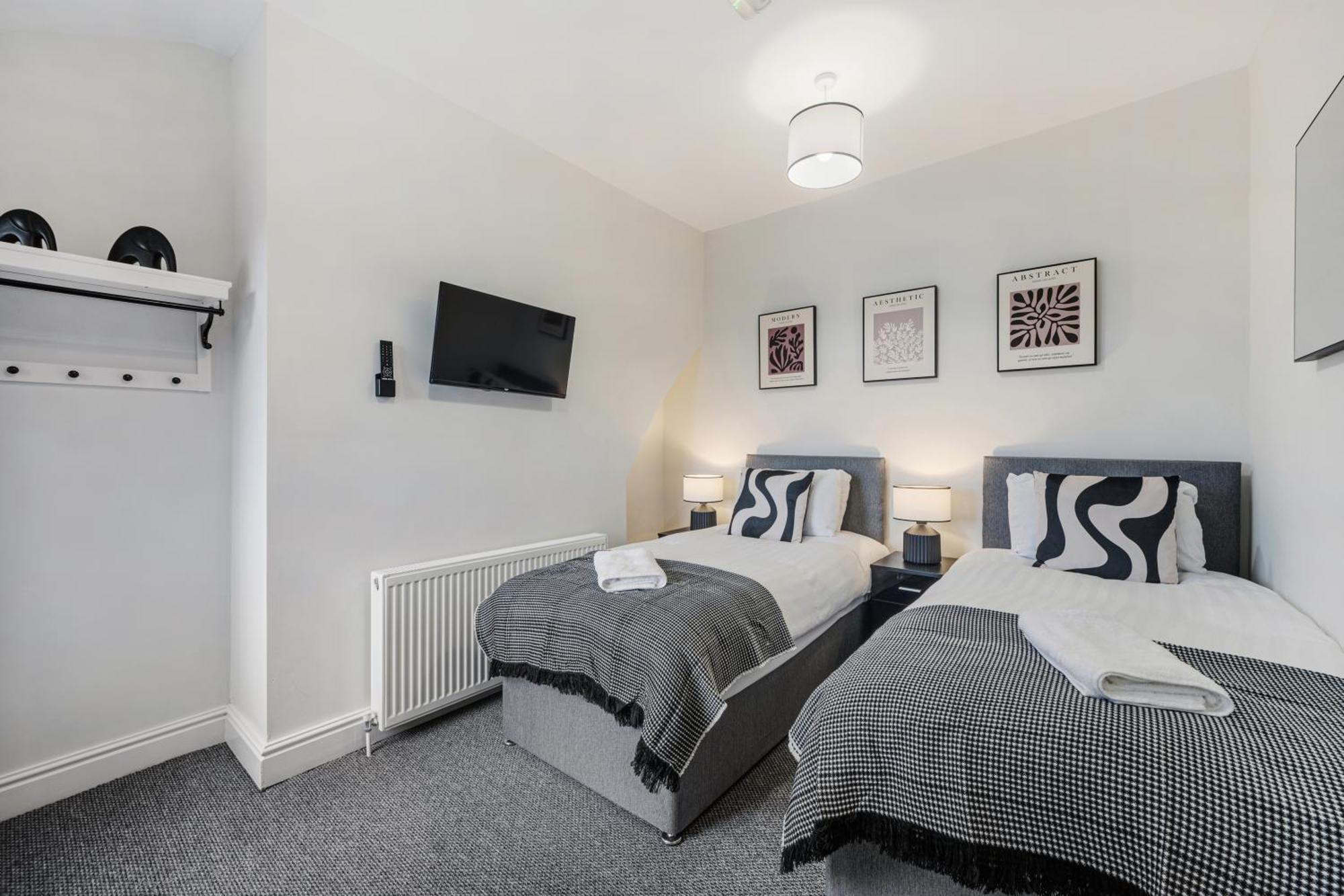 Air Host & Stay - Anfield Cosy Stays, Sleeps 14 Liverpool Luaran gambar