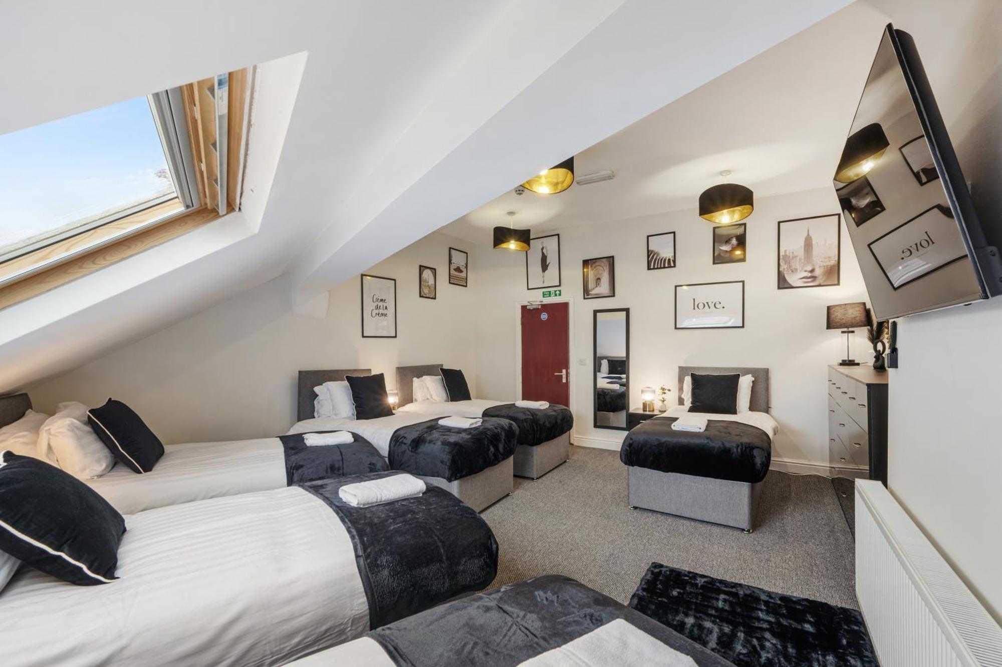 Air Host & Stay - Anfield Cosy Stays, Sleeps 14 Liverpool Luaran gambar