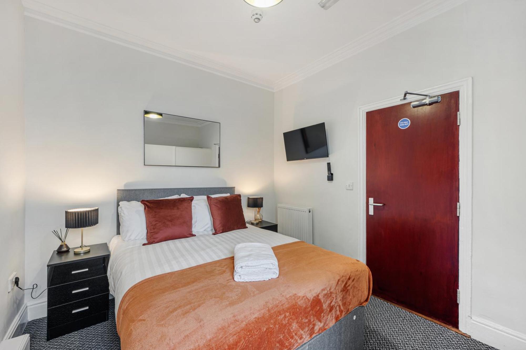 Air Host & Stay - Anfield Cosy Stays, Sleeps 14 Liverpool Luaran gambar